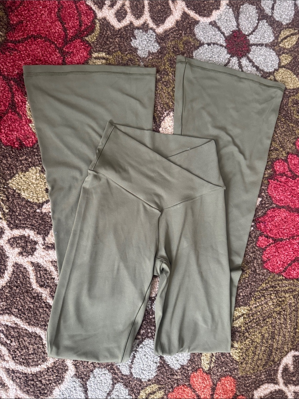 Aerie Offline High-Waist Olive Green Wide-Leg Yoga Pants Medium
